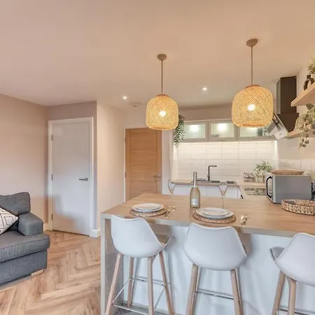 Stylish And Modern City Centre Apartment With Easy Parking Worcester Exterior foto