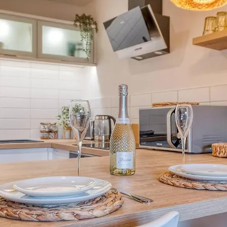 Stylish And Modern City Centre Apartment With Easy Parking Worcester Exterior foto