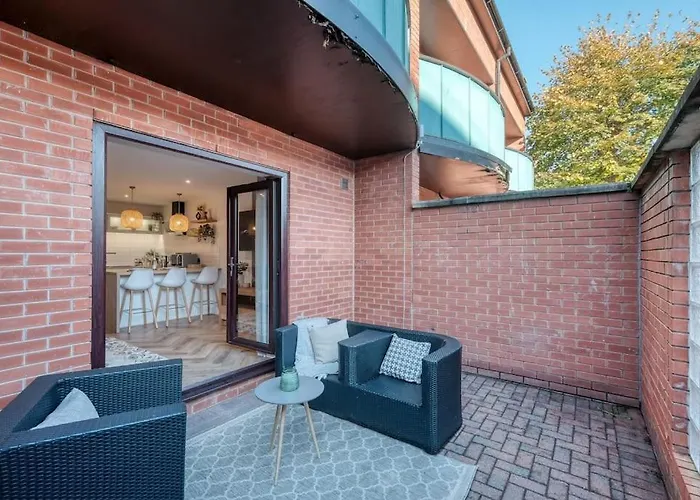 Stylish And Modern City Centre Apartment With Easy Parking