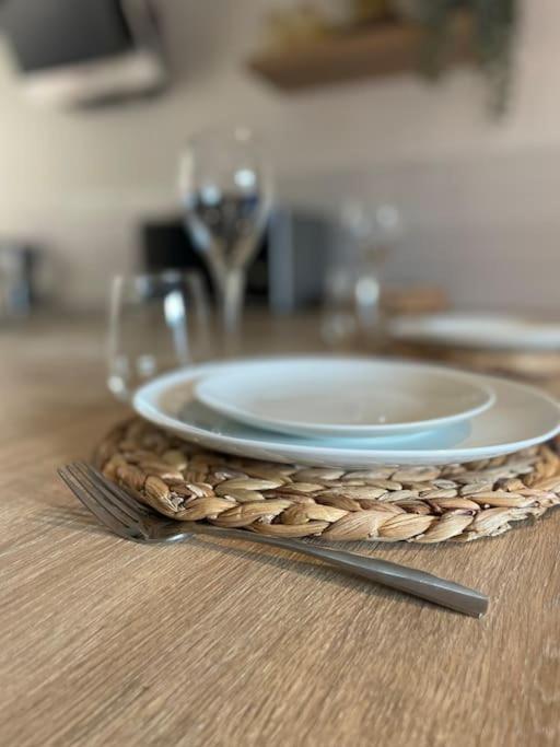 Stylish And Modern Centre With Easy Parking Apartment *