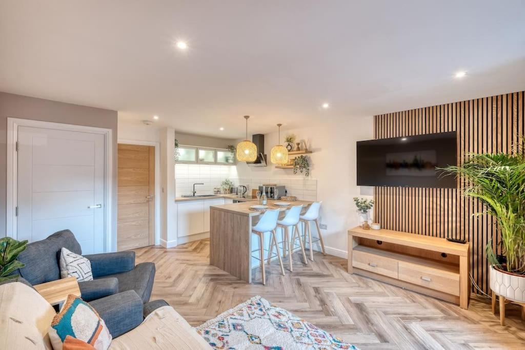 Apartment Stylish And Modern Centre With Easy Parking *